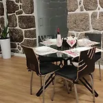 Local F&b ゲストハウス
