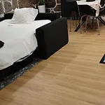 Local F&b ゲストハウス