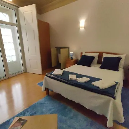 Local F&b 招待所 吉马良斯