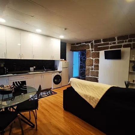 Local F&b 招待所 4*