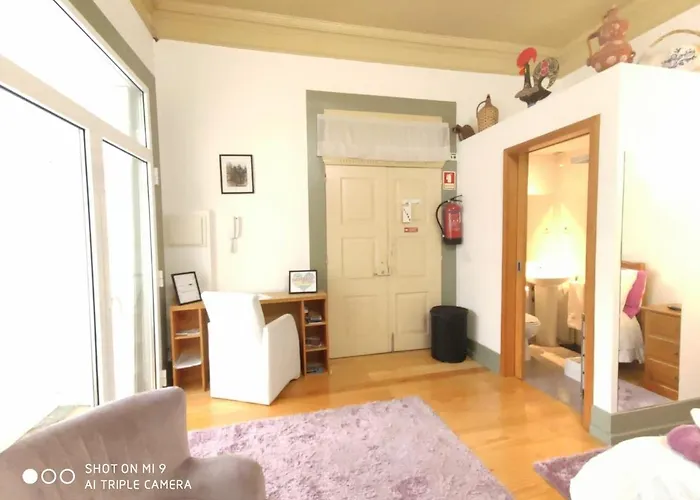 Local F&b בית הארחה