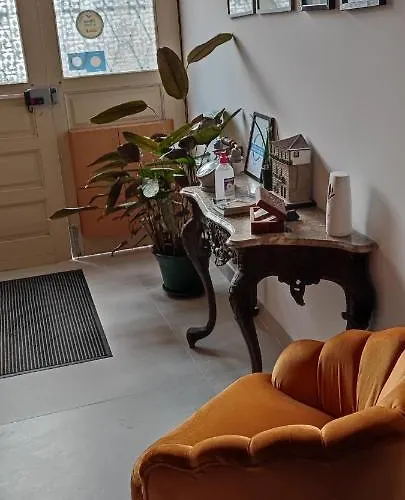 Local F&b בית הארחה