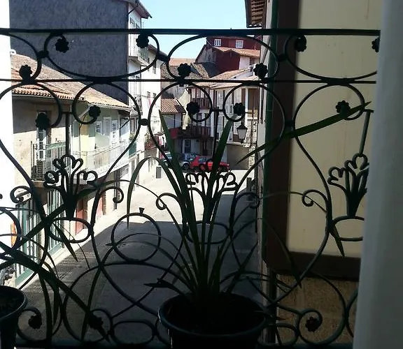 Local F&b בית הארחה